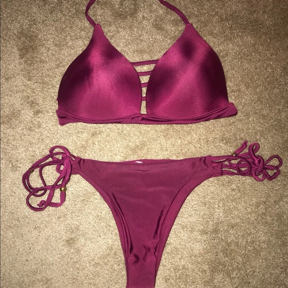 Bathing suits - Picture 2 of 6